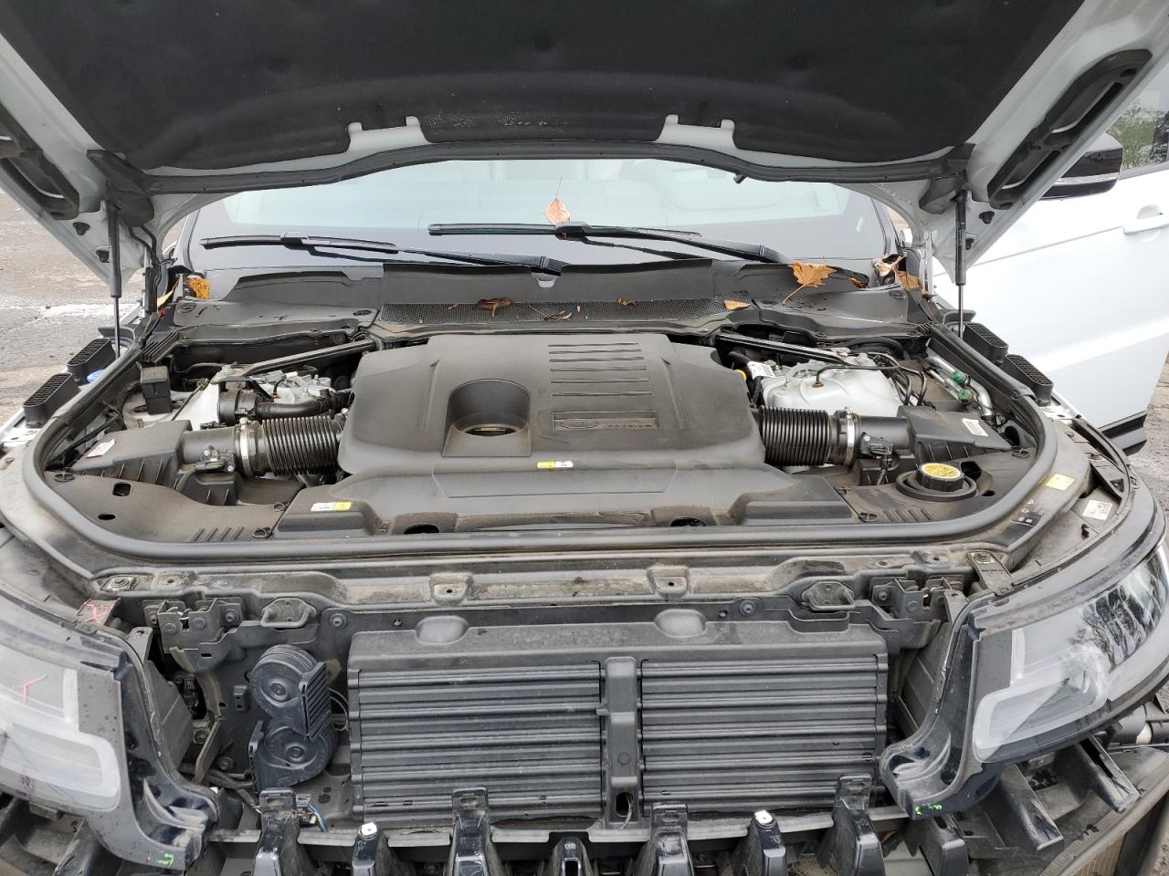 2020 Land Rover Range Rover - Image 12