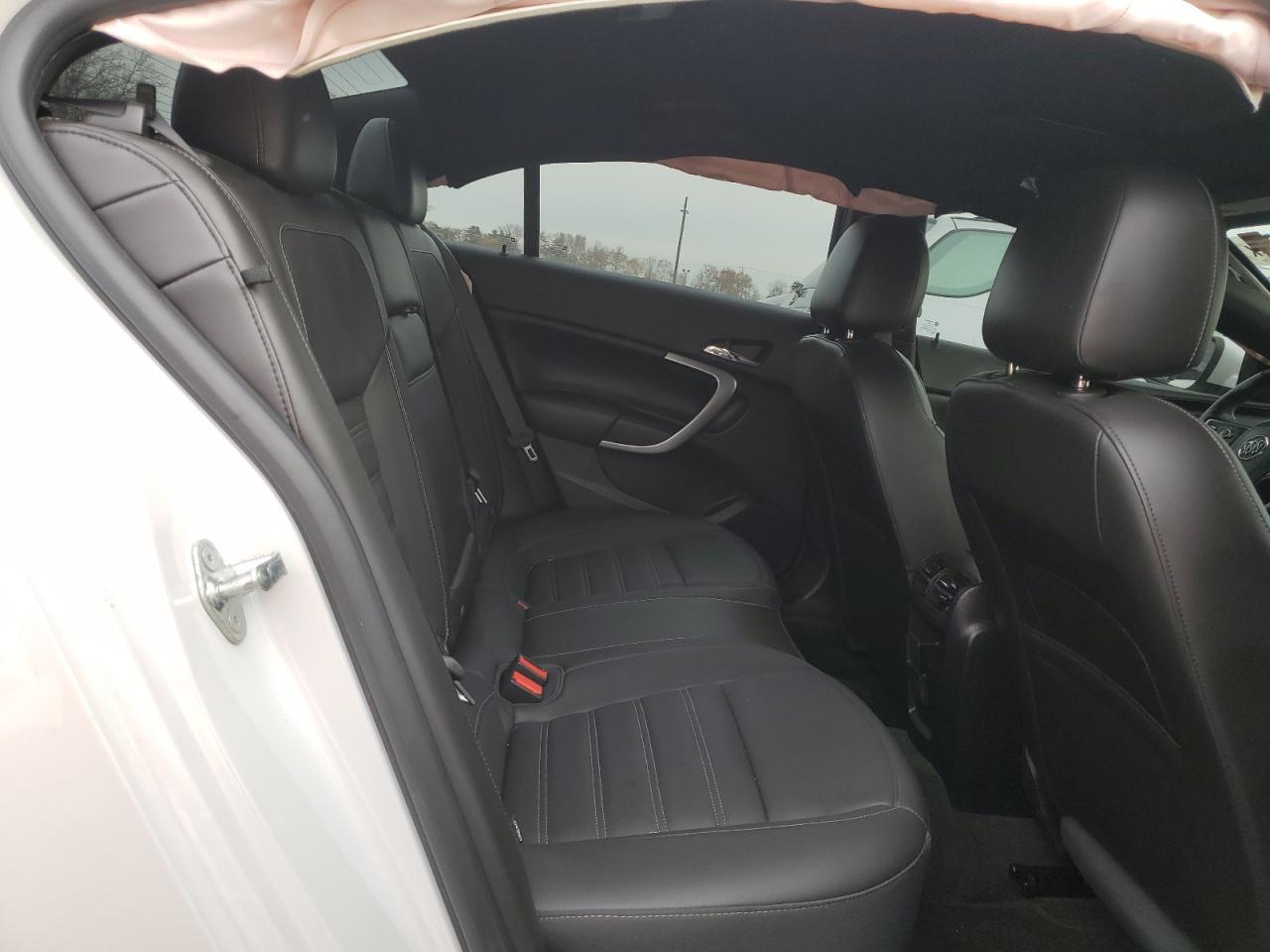 2017 Buick Regal - Image 10