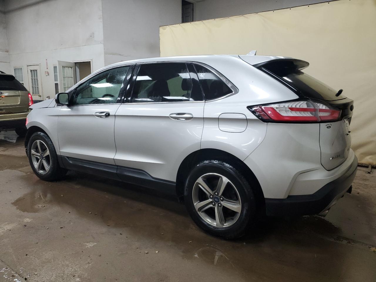 2019 Ford Edge - Image 2