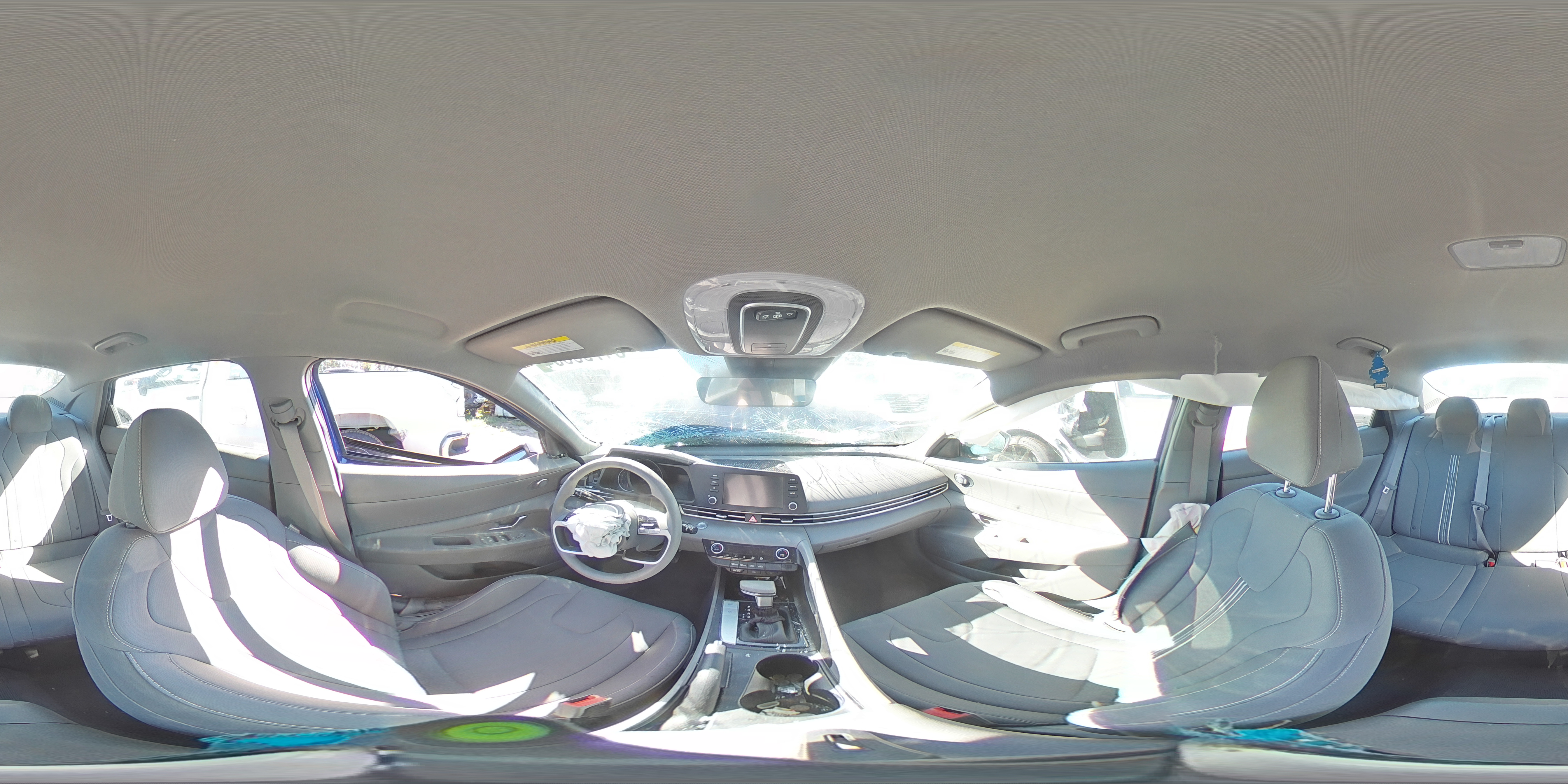 2022 Hyundai Elantra - Image 13