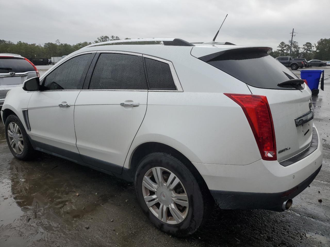 VIN 3GYFNGE37DS655837 2013 CADILLAC SRX no.2