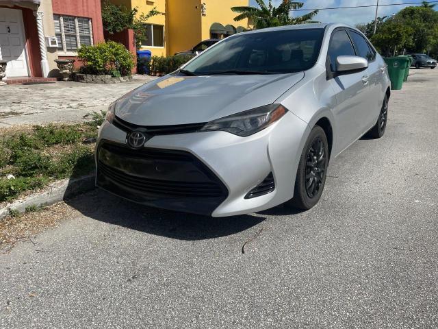 Sedans TOYOTA COROLLA 2017 Srebrny