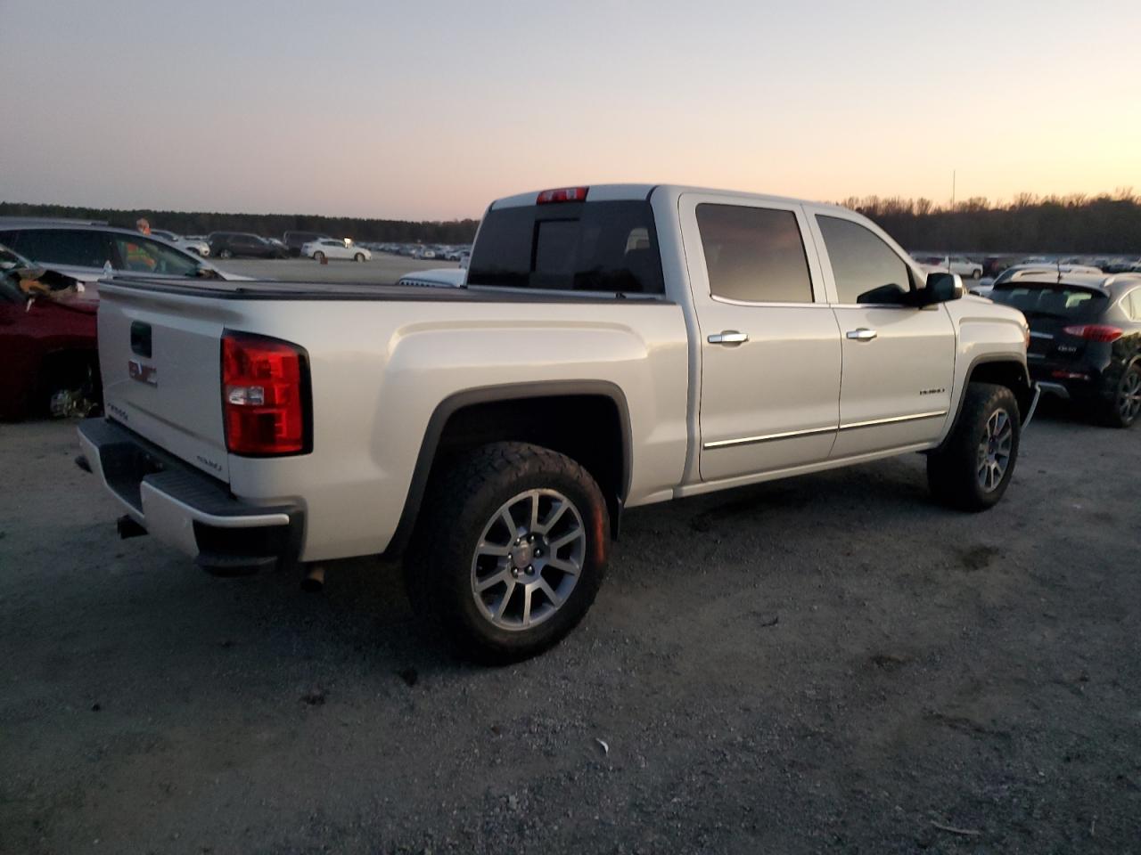 2015 GMC Sierra - Image 3