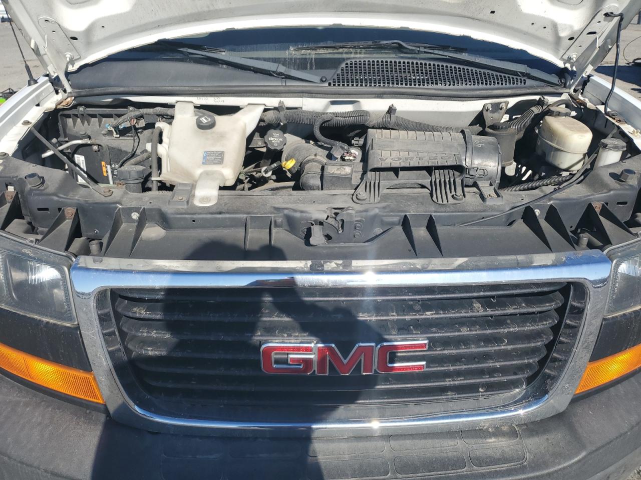 2015 GMC Savana - Image 12