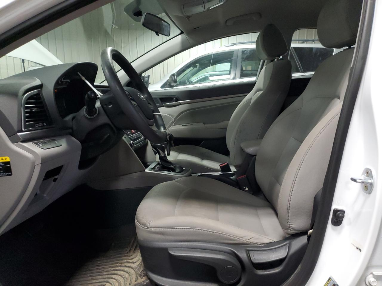 2017 Hyundai Elantra - Image 7