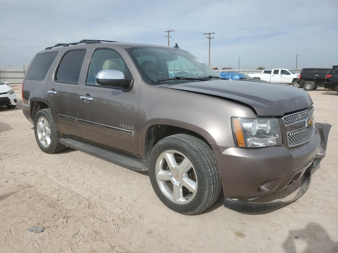 VIN 1GNSCCE00ER107358 2014 CHEVROLET TAHOE no.4