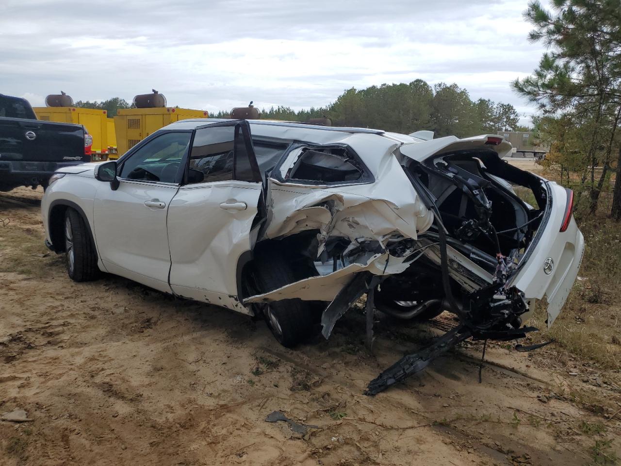 2021 Toyota Highlander - Image 2