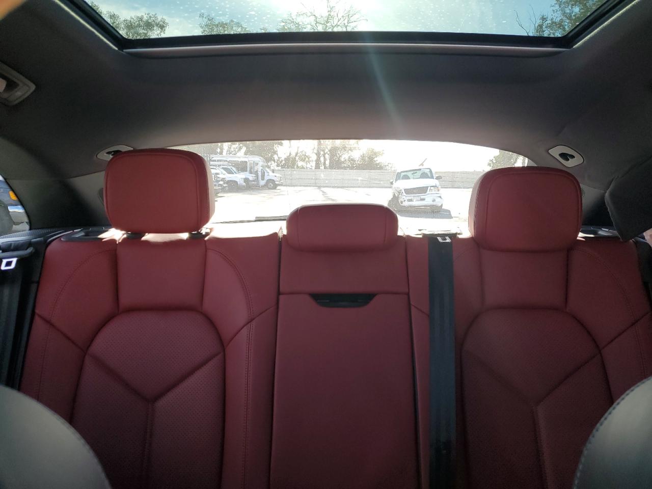 2024 Porsche Macan - Image 10