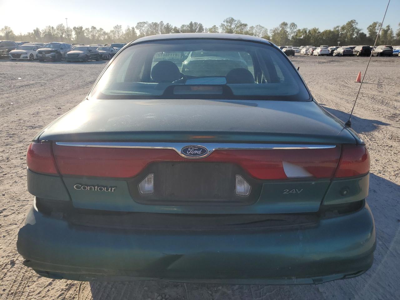 1998 Ford Contour Base VIN: 1FAFP65L2WK235594 Lot: 81118614