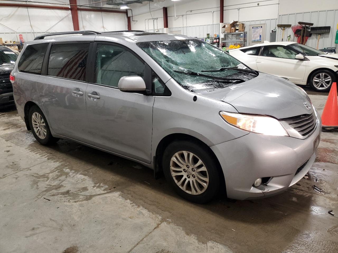 VIN 5TDYK3DC2DS391397 2013 TOYOTA All Models no.4