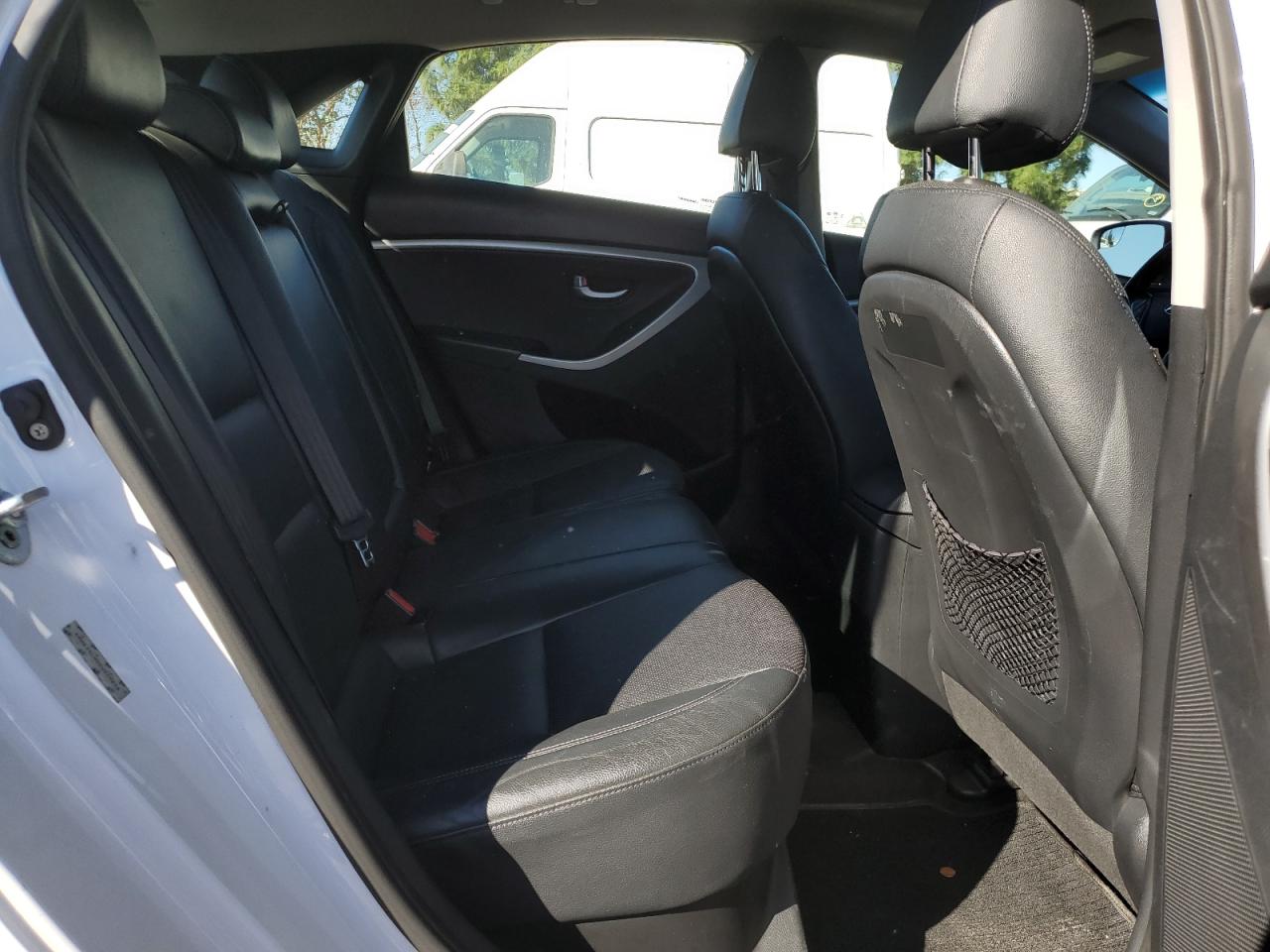 2014 Hyundai Elantra - Image 10