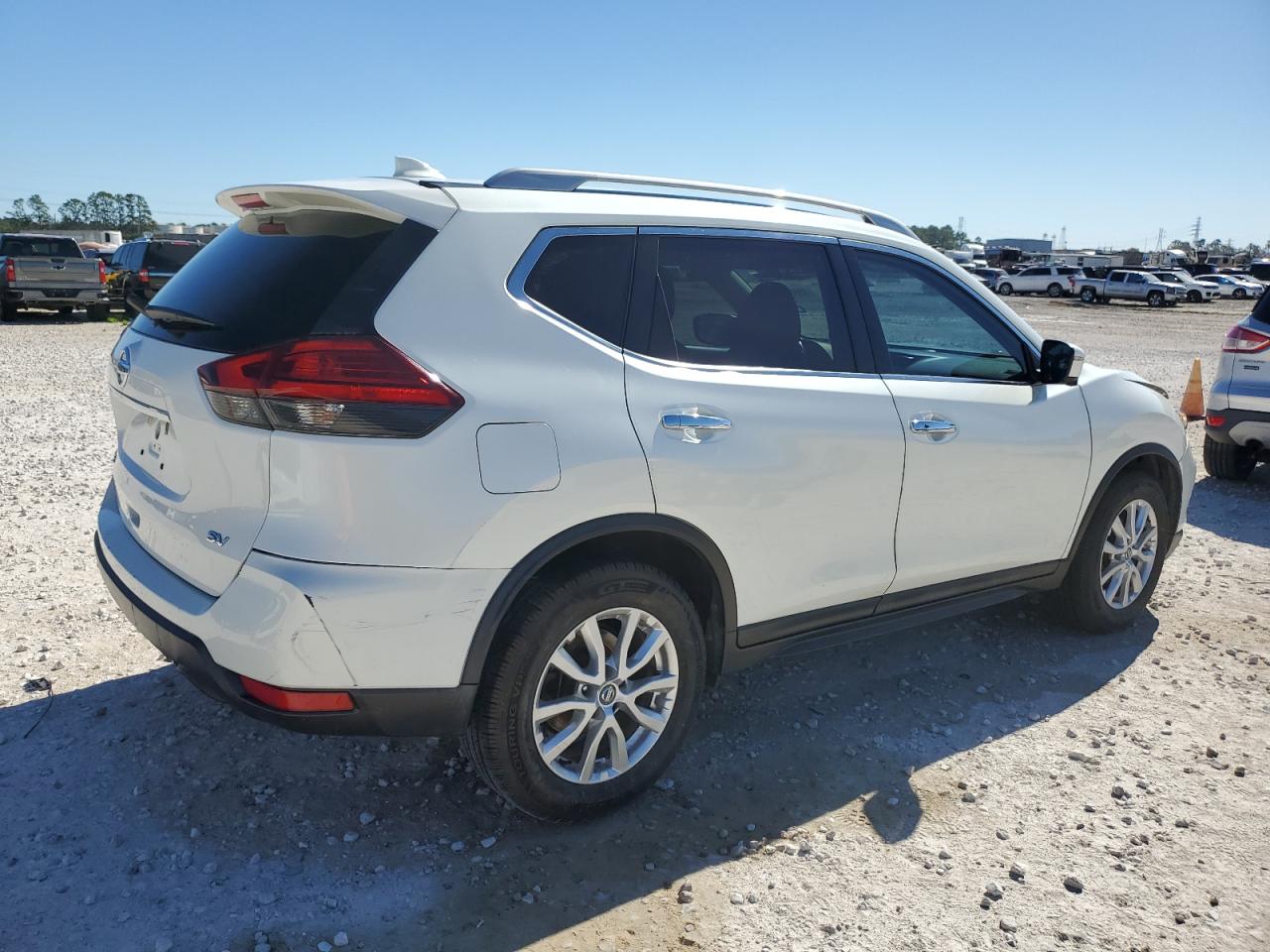 2017 Nissan Rogue - Image 3