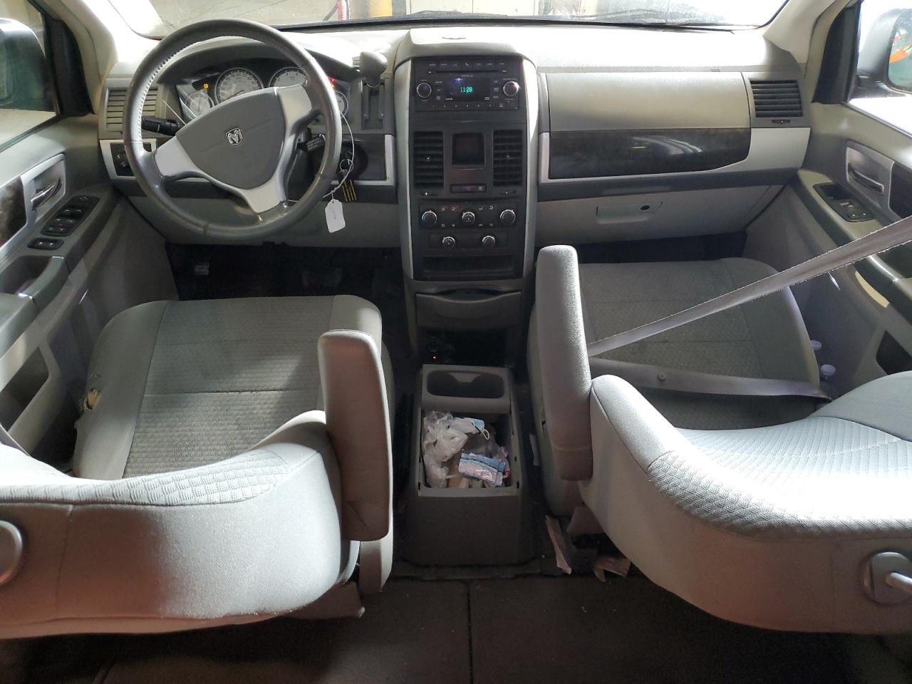 2010 Dodge Caravan - Image 8