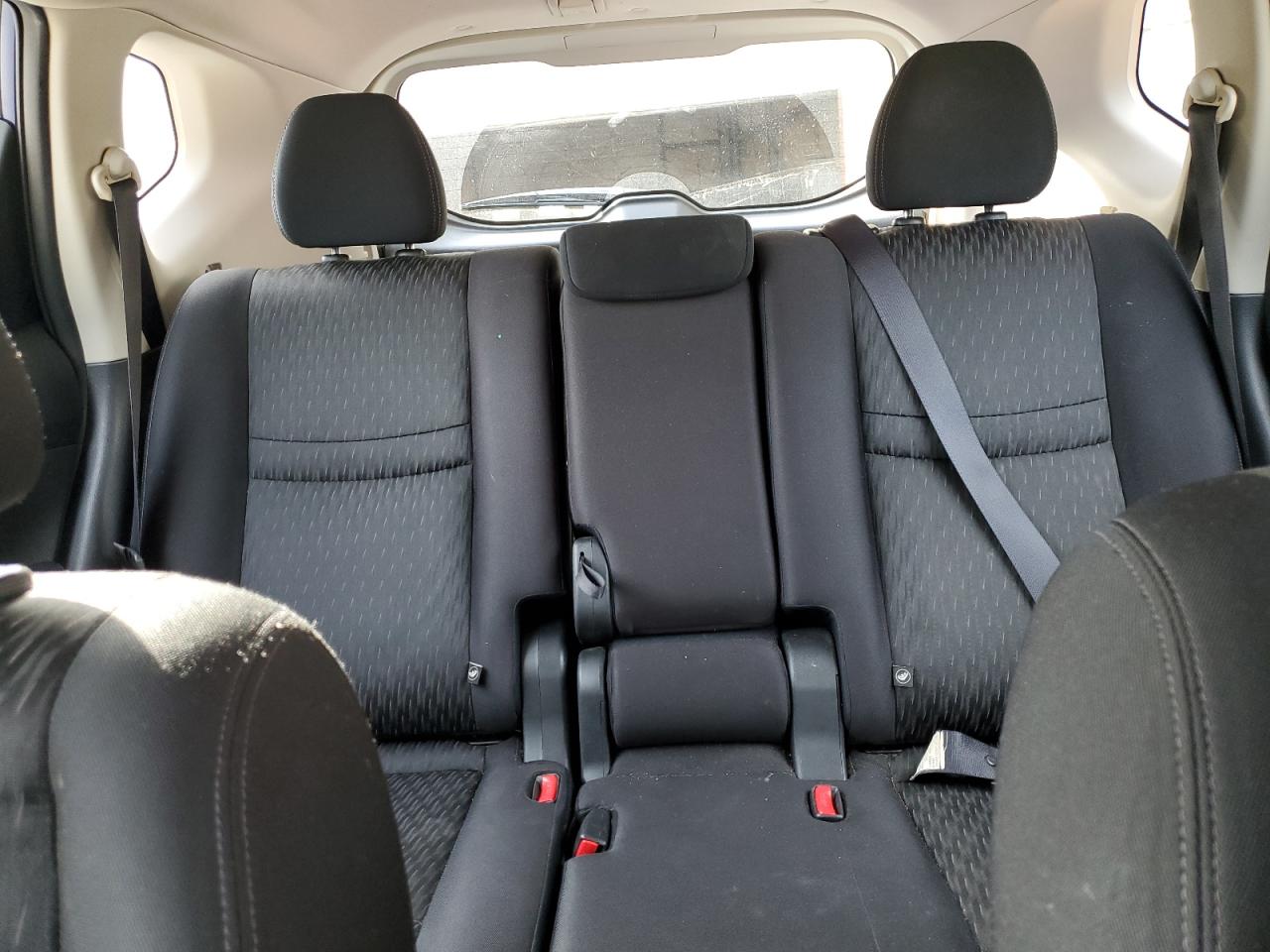 2019 Nissan Rogue - Image 10