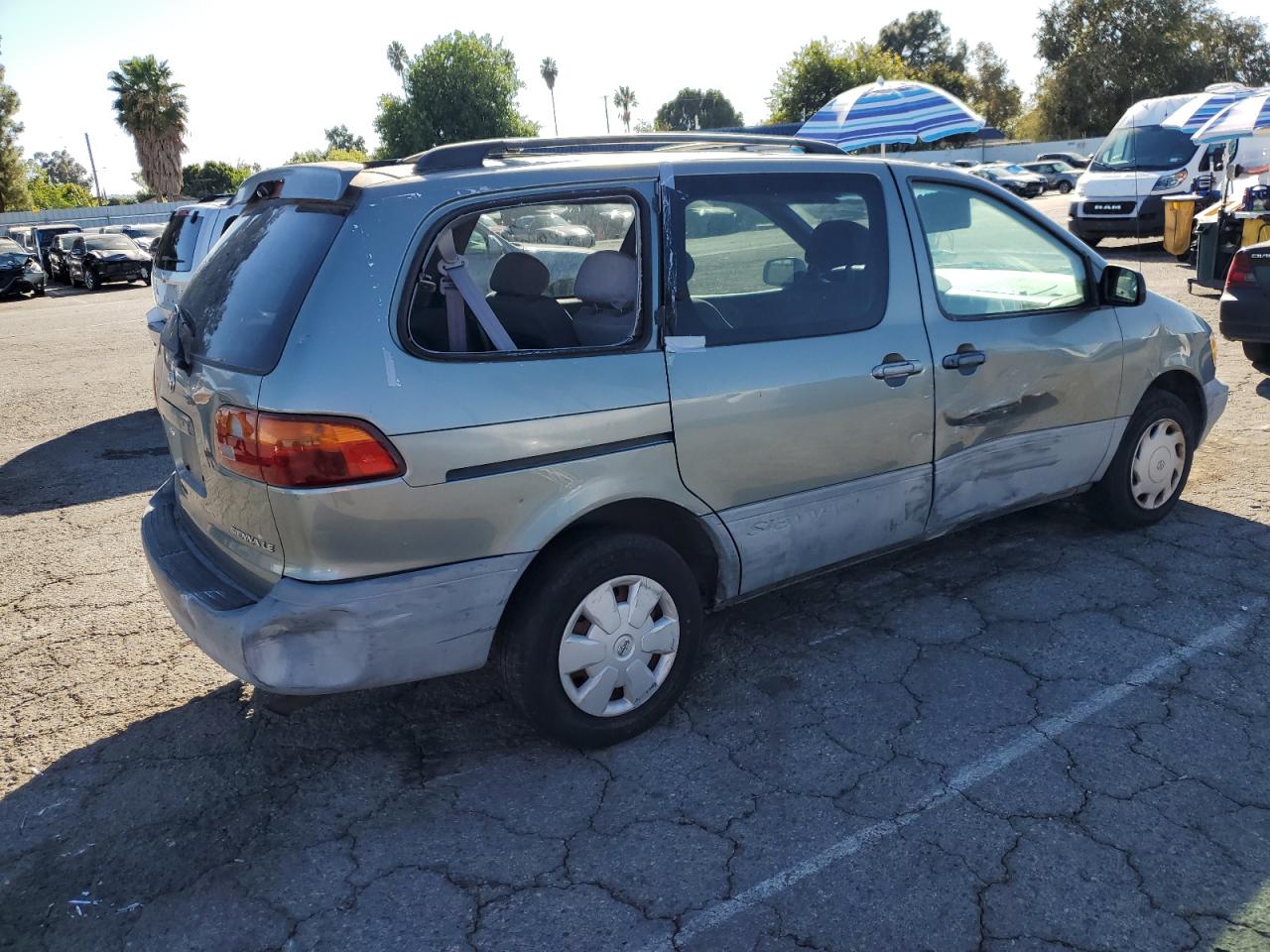 TOYOTA All Models 2000 VIN 4T3ZF13C8YU178599 фото 3