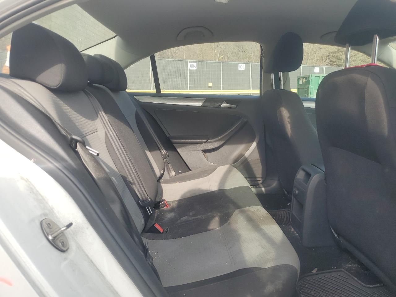 2018 Volkswagen Jetta - Image 10