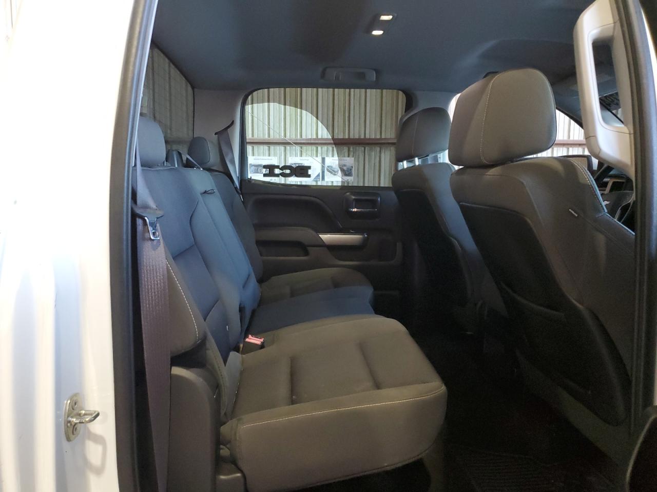 2015 Chevrolet Silverado - Image 10