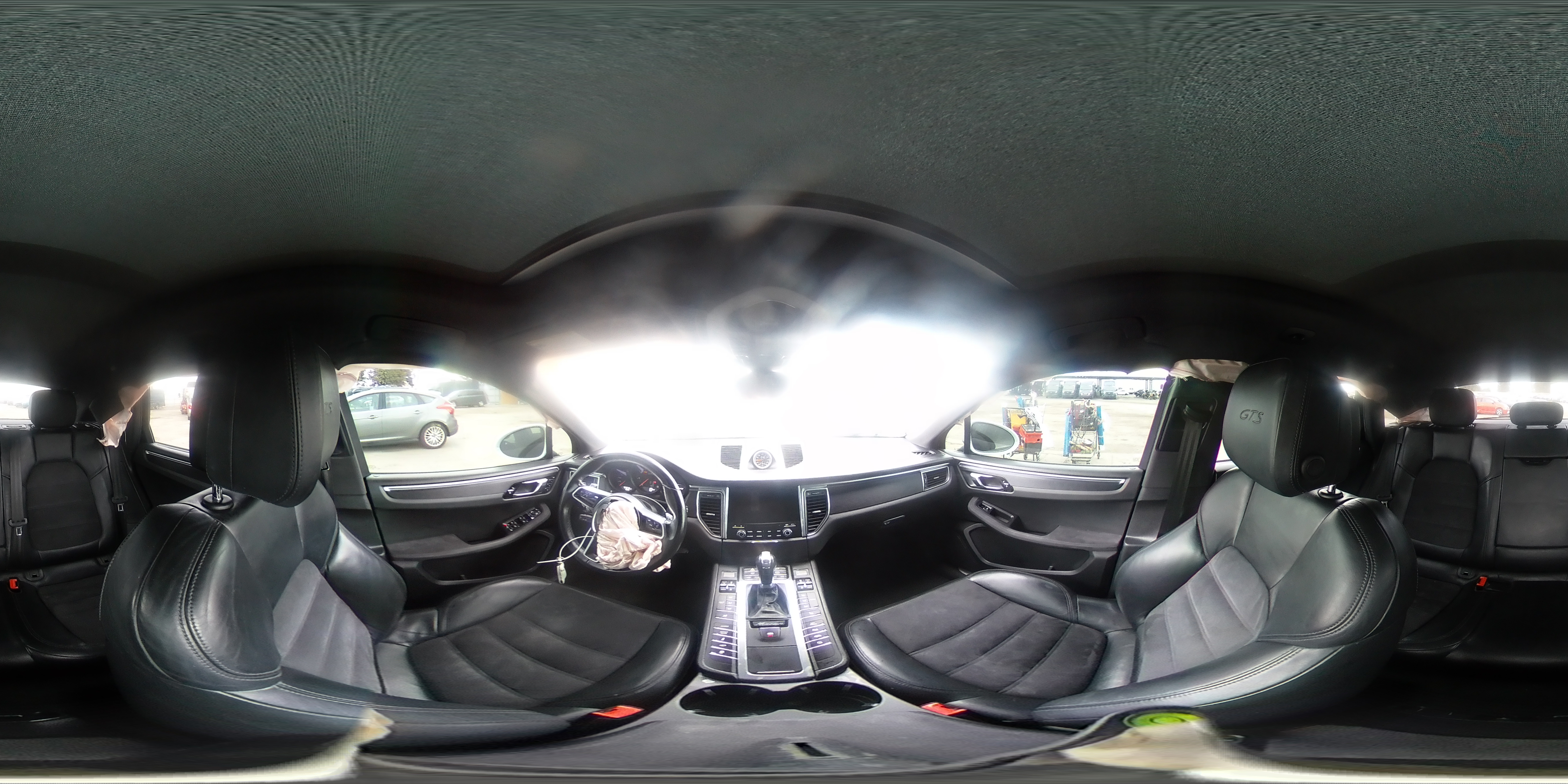 2017 Porsche Macan - Image 13