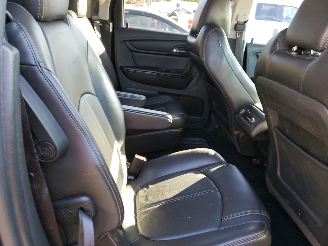 2017 GMC Acadia - Image 11