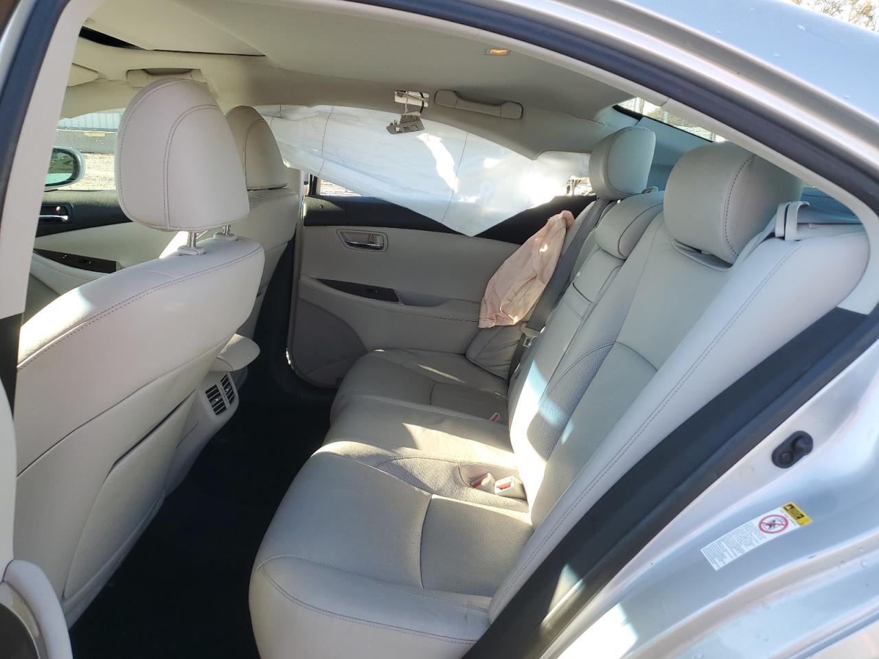 2011 Lexus ES - Image 10