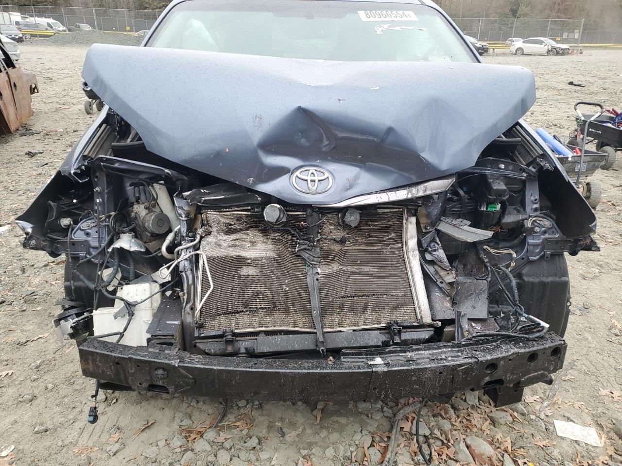 2015 Toyota Sienna - Image 13