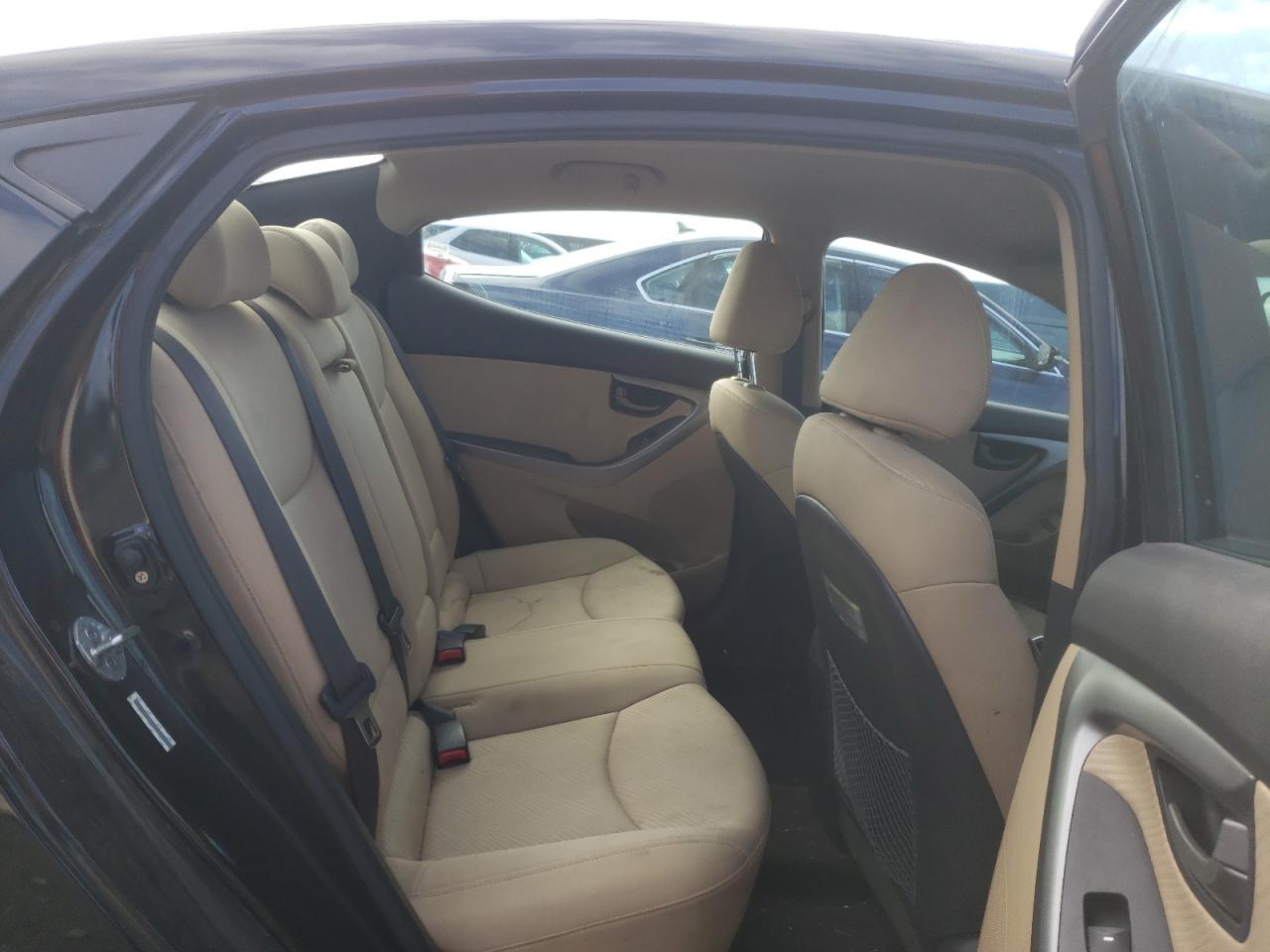 2011 Hyundai Elantra - Image 10