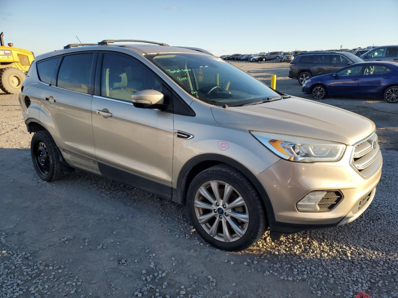 VIN 1FMCU9J95HUB25174 2017 FORD ESCAPE no.4