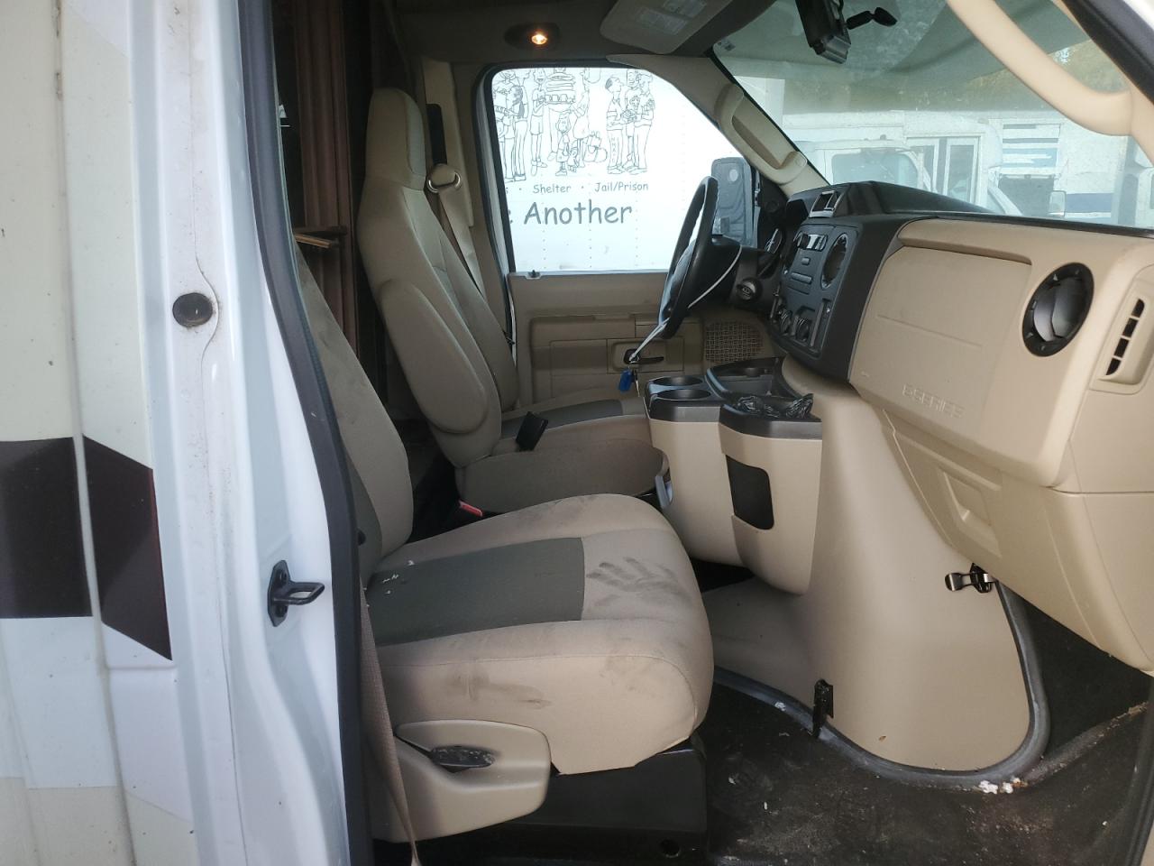 2016 Ford Econoline - Image 5