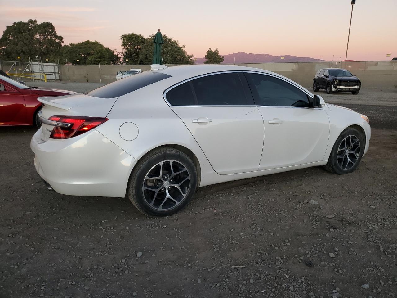 2017 Buick Regal Sport Touring VIN: 2G4GL5EX1H9153296 Lot: 82443074