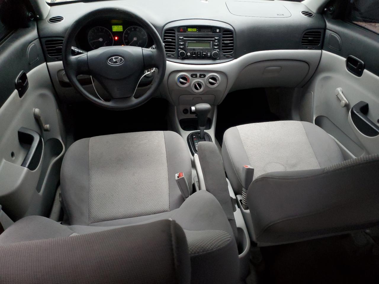 2007 Hyundai Accent - Image 8