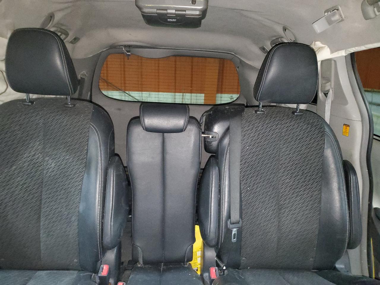 2013 Toyota Sienna - Image 10