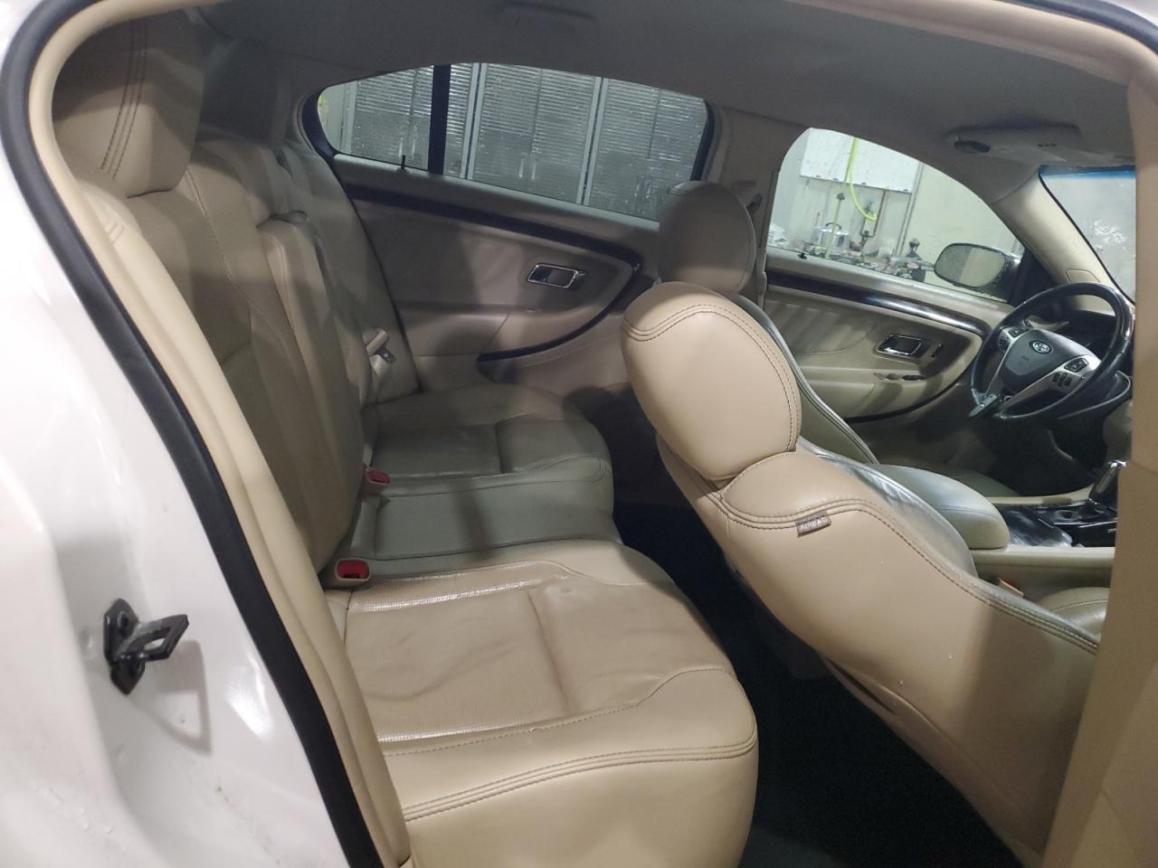 2018 Ford Taurus - Image 10