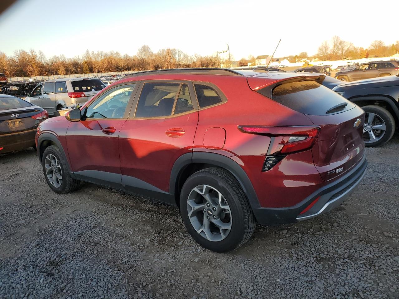 KL77LHE2XRC113607 2024 CHEVROLET TRAX - Image 2