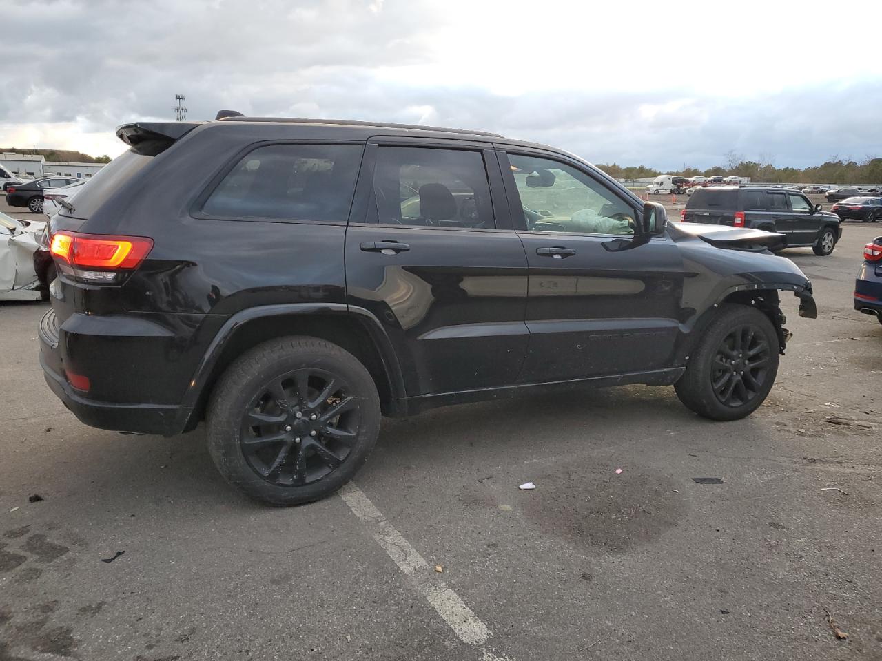2019 Jeep Grand Cherokee - Image 3