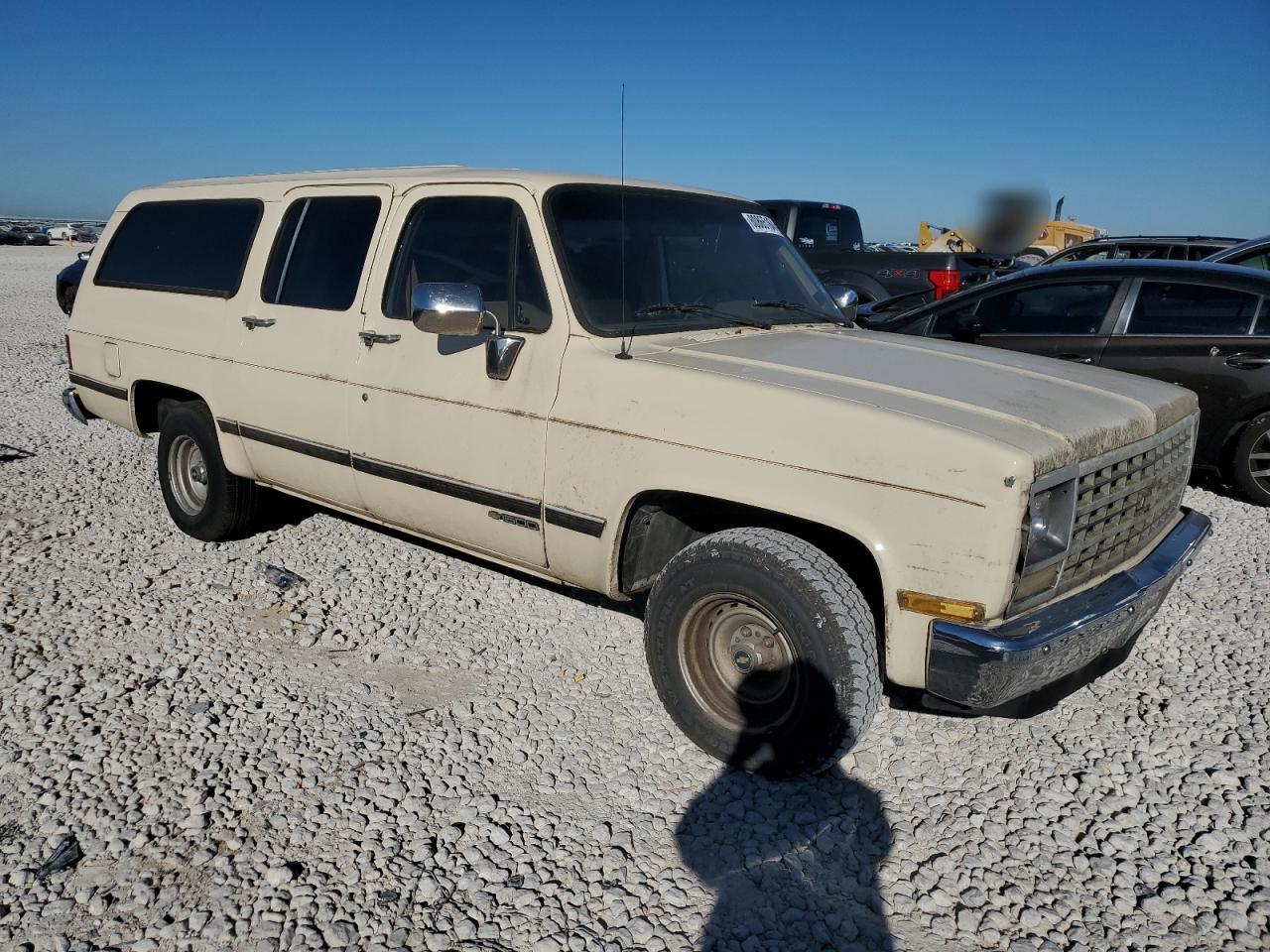 1990 Chevrolet Suburban - Image 4