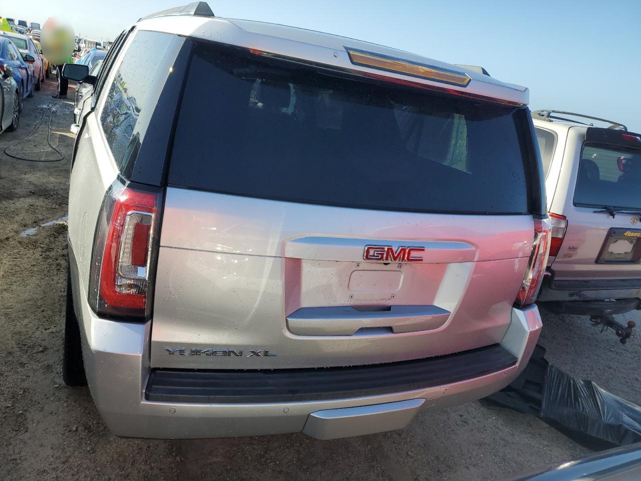 2020 GMC Yukon - Image 6