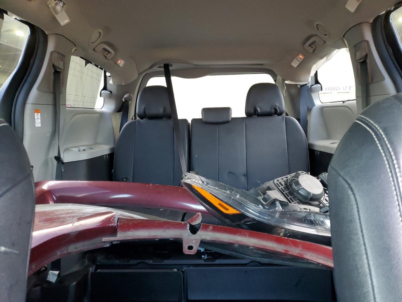2015 Toyota Sienna - Image 10
