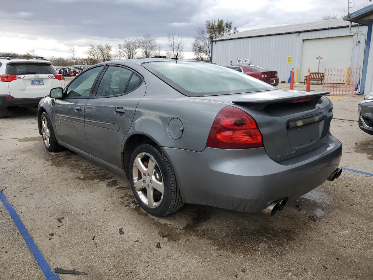 2008 Pontiac Grand Prix - Image 2