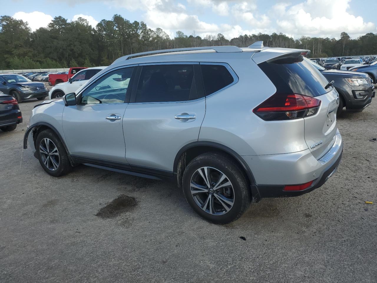 2019 Nissan Rogue - Image 2