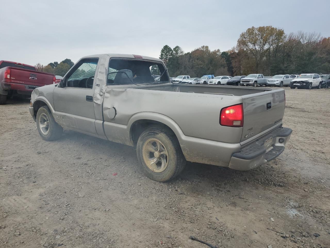 2000 Chevrolet S-10 Pickup - Image 2