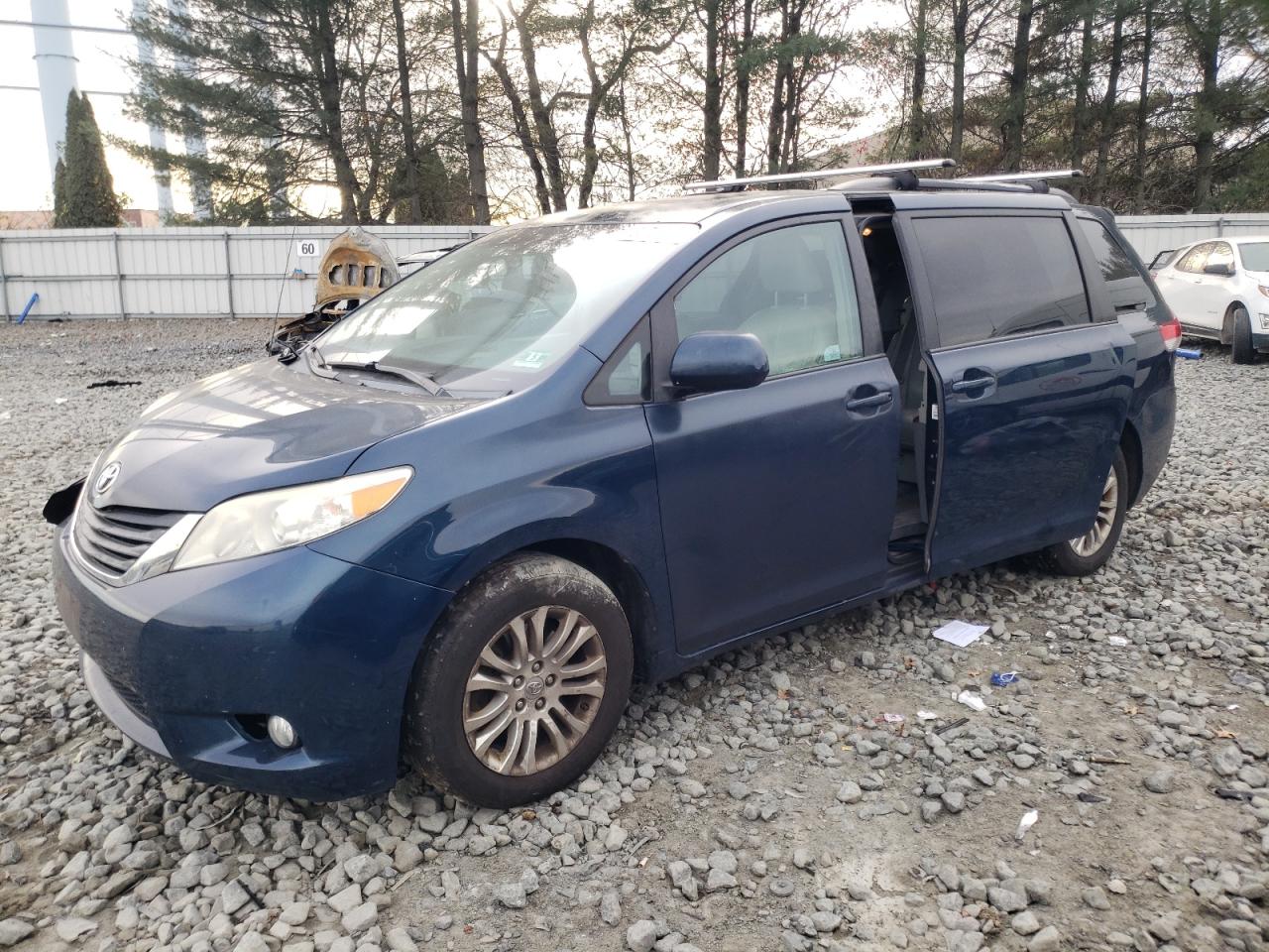 2011 Toyota Sienna - Image 1