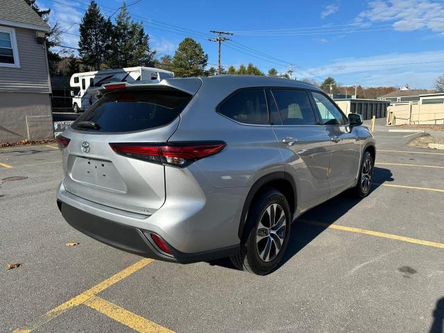  TOYOTA HIGHLANDER 2022 Srebrny