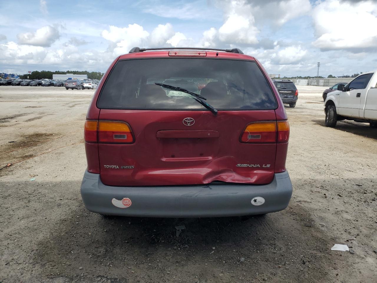 2000 Toyota Sienna Le VIN: 4T3ZF13C3YU284605 Lot: 79405404