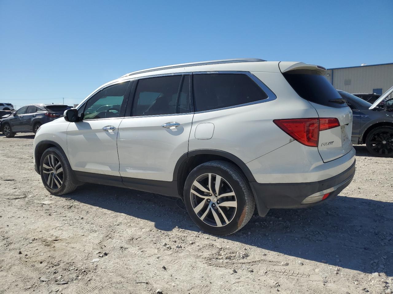 2017 Honda Pilot - Image 2