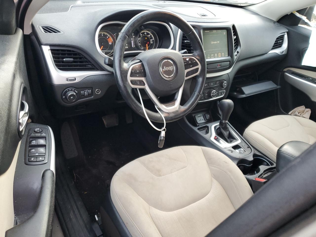 2017 Jeep Cherokee Latitude VIN: 1C4PJLCB9HW585762 Lot: 82846004