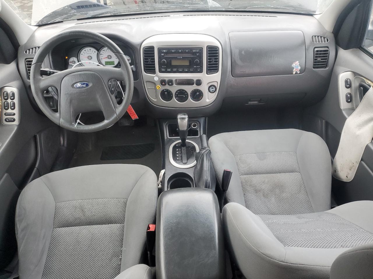 2005 Ford Escape - Image 8