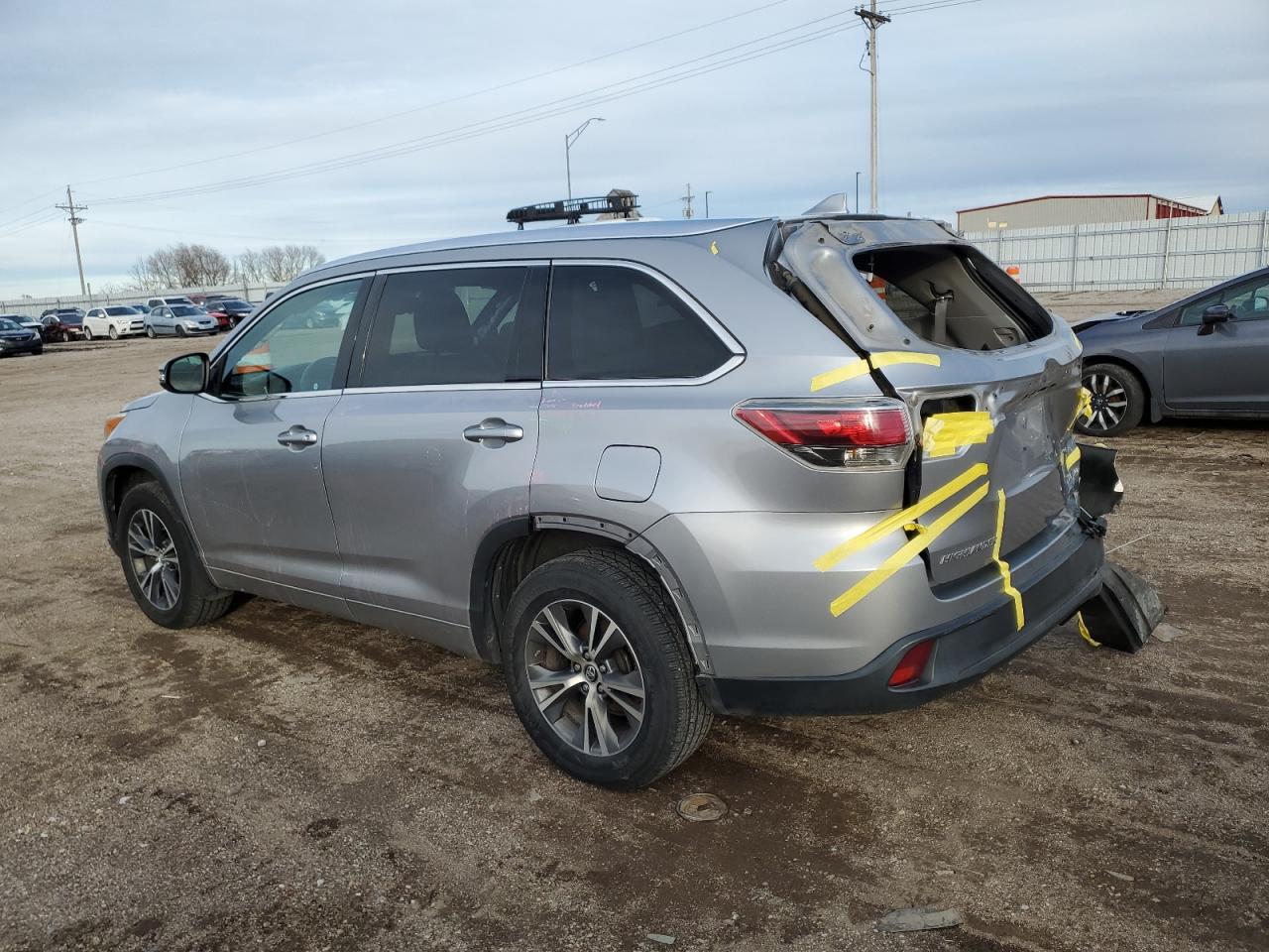 2016 Toyota Highlander - Image 2