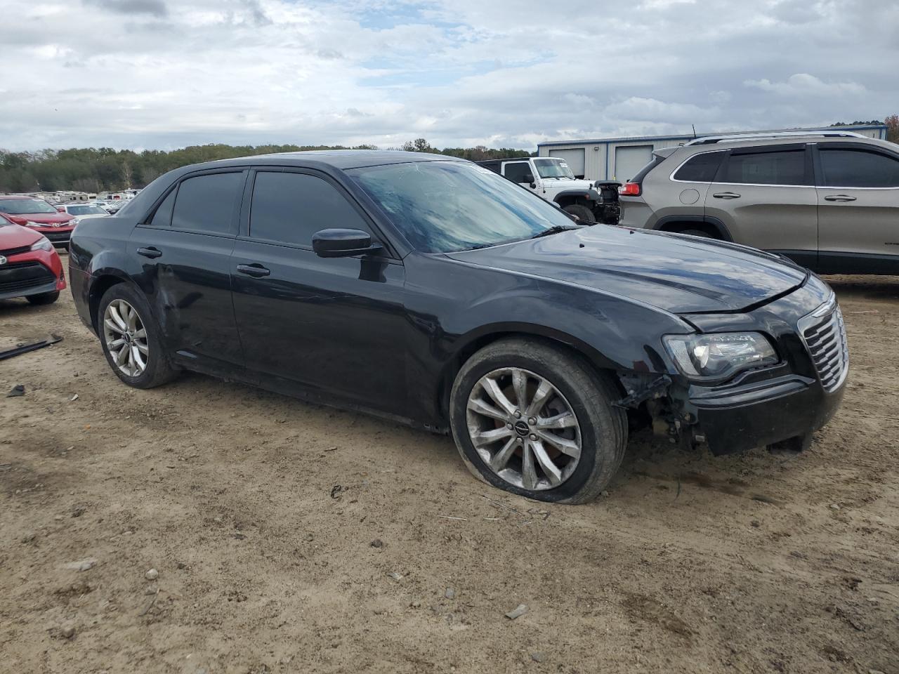 VIN 2C3CCAGGXEH374426 2014 CHRYSLER 300 no.4