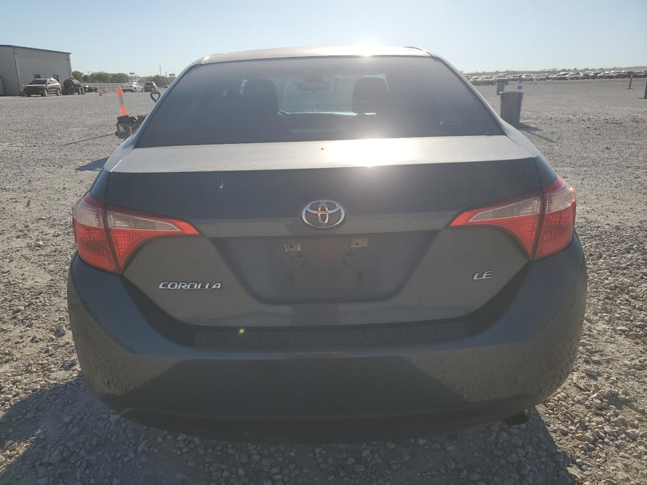 2018 Toyota Corolla L VIN: 5YFBURHEXJP758467 Lot: 80978964