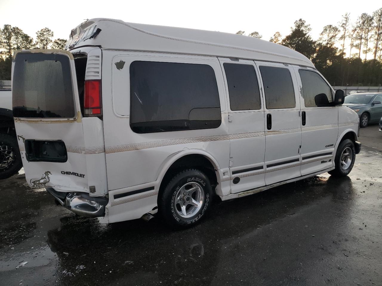 1999 Chevrolet Express - Image 3